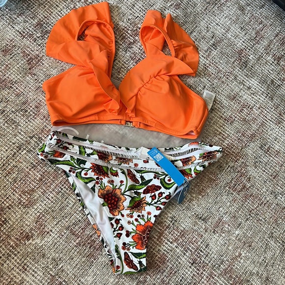 Orange ruffle bikini with floral bottom. NWT size: medium - Picture 3 of 5
